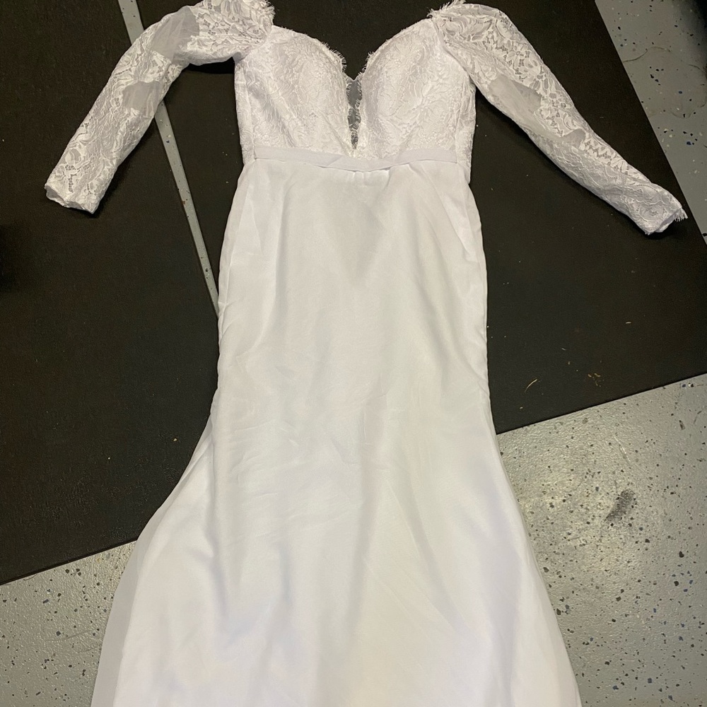 XS long sleeve mermaid wedding gown